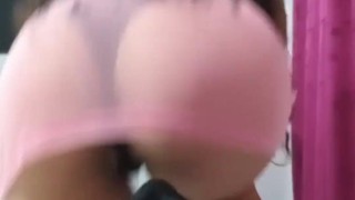 Mi el culo mientras hago ejercicio