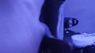 The purple light makes me very horny and I jerk off very well