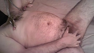 PREVIO Me pongo pinzas, enseño el culo y me pajeo - I put on clamps, show my hairy ass and jerk off.