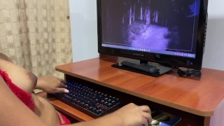 A mi novia caliente le encanta exhibirse jugando videojuegos 🎮