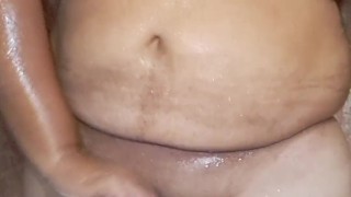 Masturbacion mientras me baño tirando leche