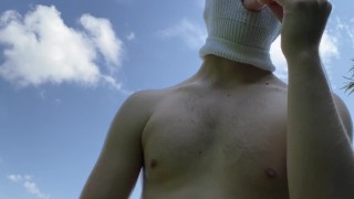 РУССКИЙ ЭКТРИМ НА БЕРЕГУ РЕКИ, ПОТРАХАЛ СЕБЯ ПОКА НИКТО НЕ ВИДИТ РЕАЛ