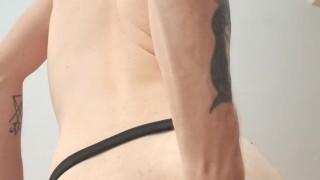 Ascolta le parole di questo ragazzo arrapato se vuoi sborrare mentre sei in ufficio!