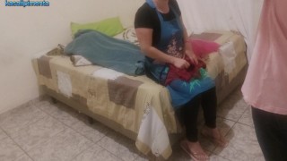 Dei um presente indecente para empregada.