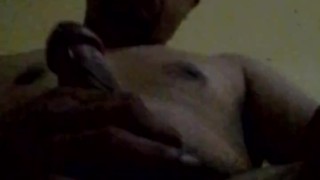 MI VECINO ME ENSEÑA SU VERGA