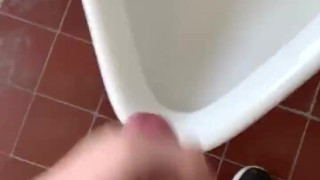 18yo teen crusing in university toilets