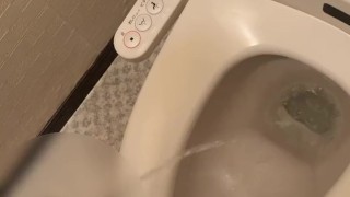 【マゾ豚排泄】ど変態ちんぽからおしっこを出しました！今日のおちっこ見て下しゃい❤️