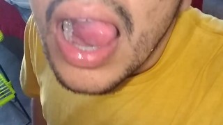 LECHE DE HOMBRE AVENTADA EN EL PISO 💦🔥