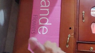 SE SIENTE RICO ACARICIARME LA POLLA NECESITO UNA MANO