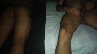 Linda puta mueve su culo y me hace venir