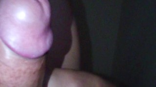 Masturbando até sair leite do pau grande e grosso