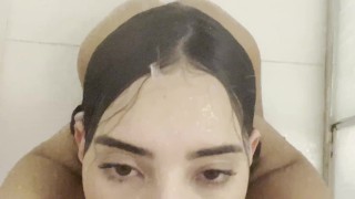 JULIE OLIVER - Explorando Novas Sensações no Banho