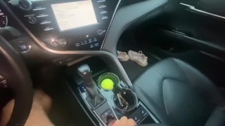 Подвёз жену друга и она сделала мне миньет , потом я кончил ей на большие сиськи