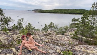 Секс секс на камнях, красивая девушка на природе