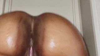 SEXY OILY BBW ASS CLAPPING W FAT PINK PUSSY PEEKING