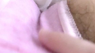 【完全主観】剛毛素人が陰毛はみ出すパンツの上からおまんこぐちゅぐちゅオナニー♡濡れ染みついちゃう【個人撮影】