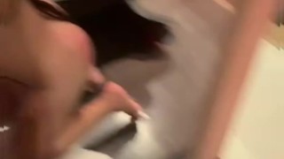 El camarero del hotel me rompe el culo