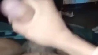 Jovencito se corre, después de un pesado día de clases 🤤😈🥵🔥