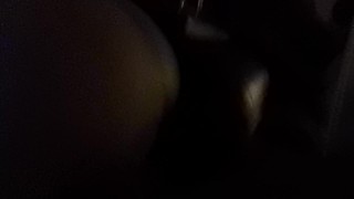 Cogiendo flaca culona en la sala