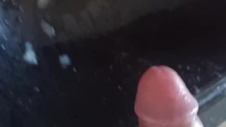 Gostando no banheiro