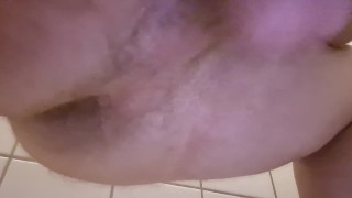 I do my paw on the floor in the bathroom