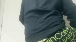 Tirandome unos ricos peos
