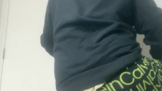 Tirandome unos ricos peos