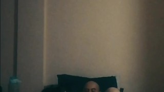 Vecina rockera insatisfecha me pide ayuda,me da mamada descuidada la cojo duro de perrito vaquera