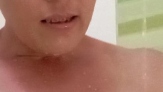 Me Doy una rica ducha para ustedes ( me hice pipi 🤭 )