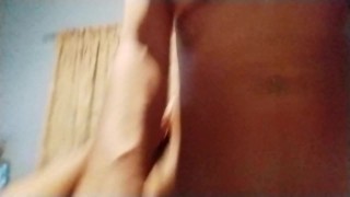 Cogiendo una Madurita sudada viendo porno