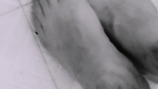 Me encanta jugar con mis pies , me haces compañía?