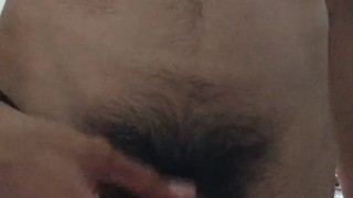 ME DIVIERTO UN RATO CON EL PENE