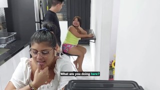hermosa hermanastra caliente recibe una deliciosa follada en la cocina!