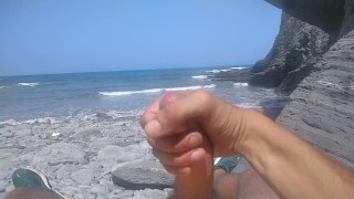 🏝⛰️Desciendo Por Las Rocas Hacia La Playa Virgen,Me Masturbo y Me Corro Gimiendo Como Nunca