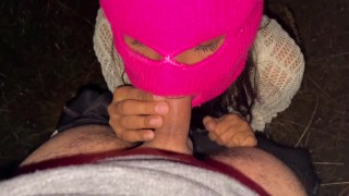 Sexo al aire libre con el novio de mi mejor amiga. Caminando por la calle en panties