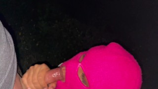 Sexo al aire libre con el novio de mi mejor amiga. Caminando por la calle en panties