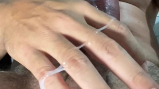 Gran pene con enorme chorro de semen