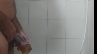 Mijando no copo