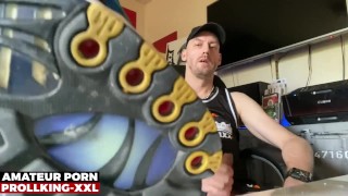 40 - JERKING BIG COCK HYPERBLUE