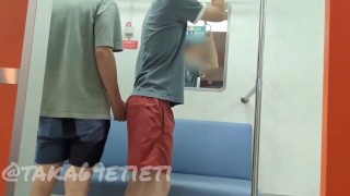 電車でイ！中出しガン掘り！