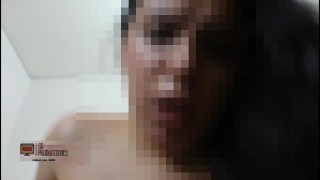 Mi puta hermanastra me espera en la habitación con una lancería muy provocativa y la follo