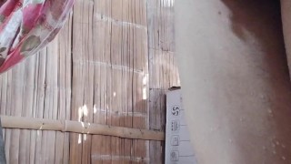 MIENTRAS VECINOS ESCUCHAN MUSICA, YO ME LA JALO