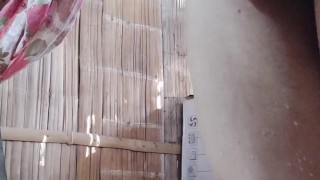 MIENTRAS VECINOS ESCUCHAN MUSICA, YO ME LA JALO