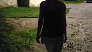 Halbnackt in der nacht
