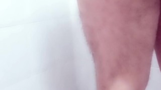 En la bañera masturbandome