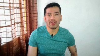 Jovencito twink le coquetea al repartidor del agua y termina siendo penetrado por sus 23cm de verga