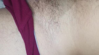 Me masturbo pensando en sus nalgas