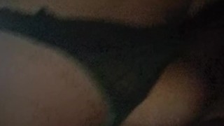 Se la chupo en el parkin,casi nos pillan.