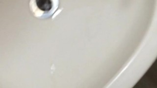 透明オナホで射精