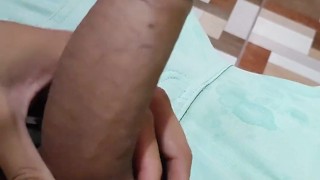 HOMBRE CALIENTE SE GRABA MASTURBÁNDOSE
